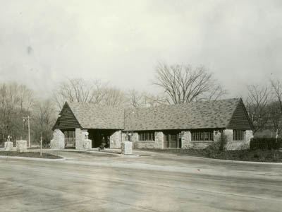 Gas station, restaurant and comfort stations, Briarcliff Wells, on the Bronx Parkway Extension [Taconic Parkway], 1930 (P-1033)