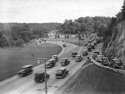 Heavy traffic on the Saw Mill River Parkway, ca. 1945 (PJG-211) 